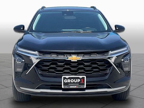 Used 2024 Chevrolet Trax LT w/ LT Convenience Package FWD image 4