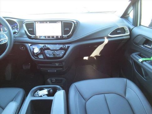 New 2026 Chrysler Pacifica Select FWD image 15