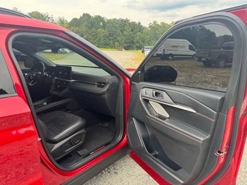Used 2025 Ford Explorer ST AWD/4WD image 16