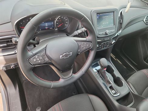 Used 2024 Chevrolet Equinox RS FWD image 10