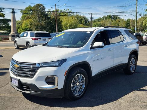 Used 2022 Chevrolet Traverse LT image 3