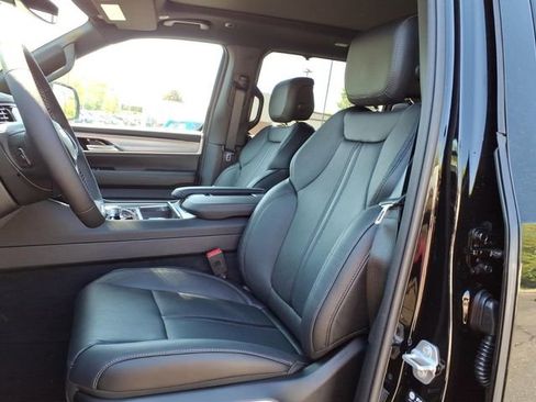 New 2026 Jeep Grand Wagoneer Limited AWD/4WD image 12