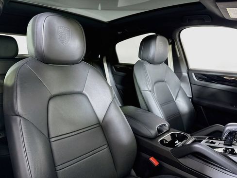 Certified 2023 Porsche Cayenne Platinum Edition AWD/4WD image 32