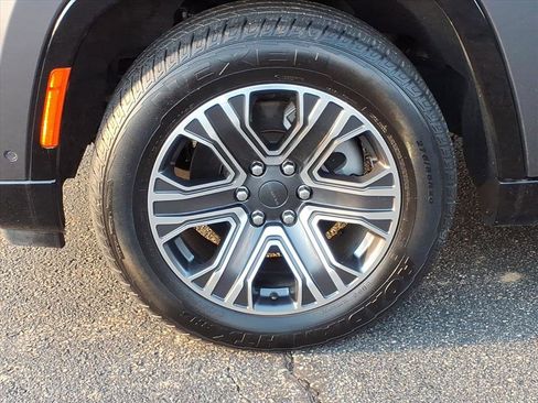 Used 2024 Jeep Wagoneer Series II w/ Flexible Seating Group image 6