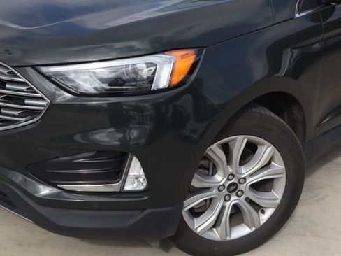 Used 2023 Ford Edge Titanium image 3