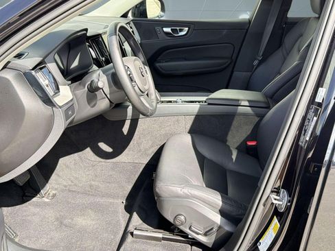 Used 2025 Volvo XC60 B5 Plus image 5