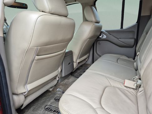 Used 2014 Nissan Frontier SL RWD image 16