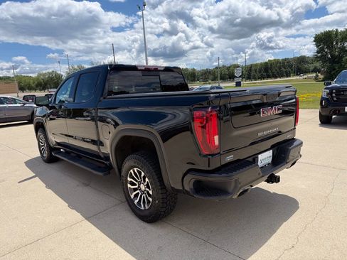 Used 2021 GMC Sierra 1500 AT4 w/ Technology Package AWD/4WD image 3