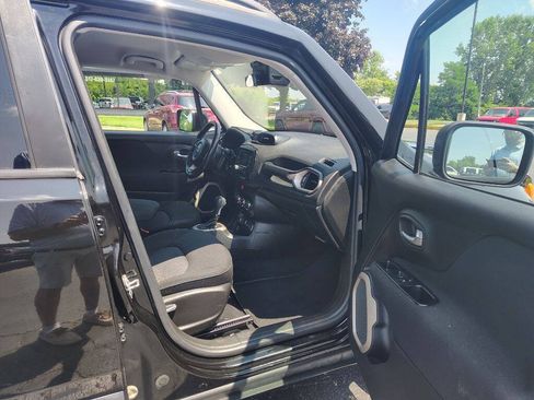 Used 2015 Jeep Renegade Latitude w/ Cold Weather Group II AWD/4WD image 11
