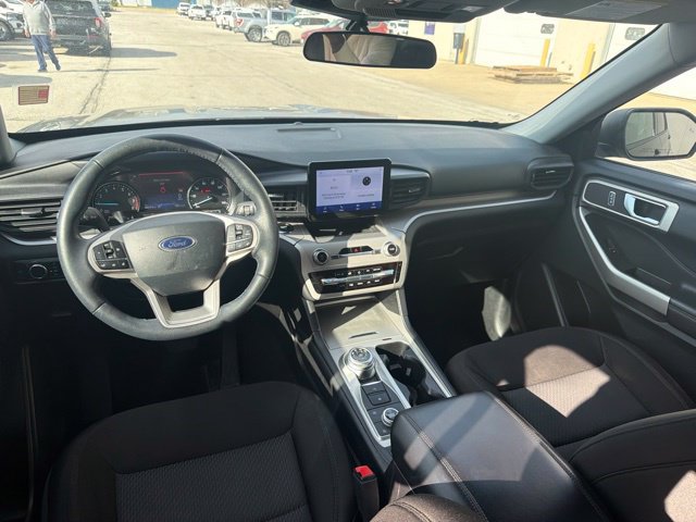 Used 2023 Ford Explorer XLT AWD/4WD image 17