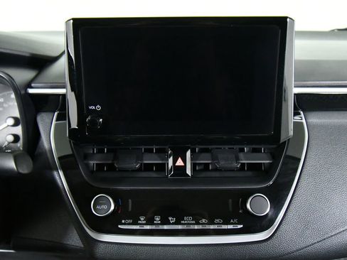 Used 2023 Toyota Corolla LE FWD image 4