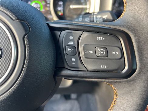 Used 2024 Jeep Wrangler Unlimited AWD/4WD image 13