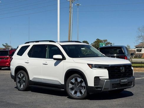 New 2026 Honda Pilot Touring image 2