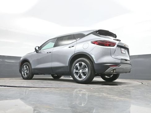 Used 2025 Chevrolet Blazer LT FWD image 33
