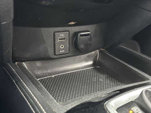 Used 2017 Nissan Rogue SL w/ SL Premium Package image 32