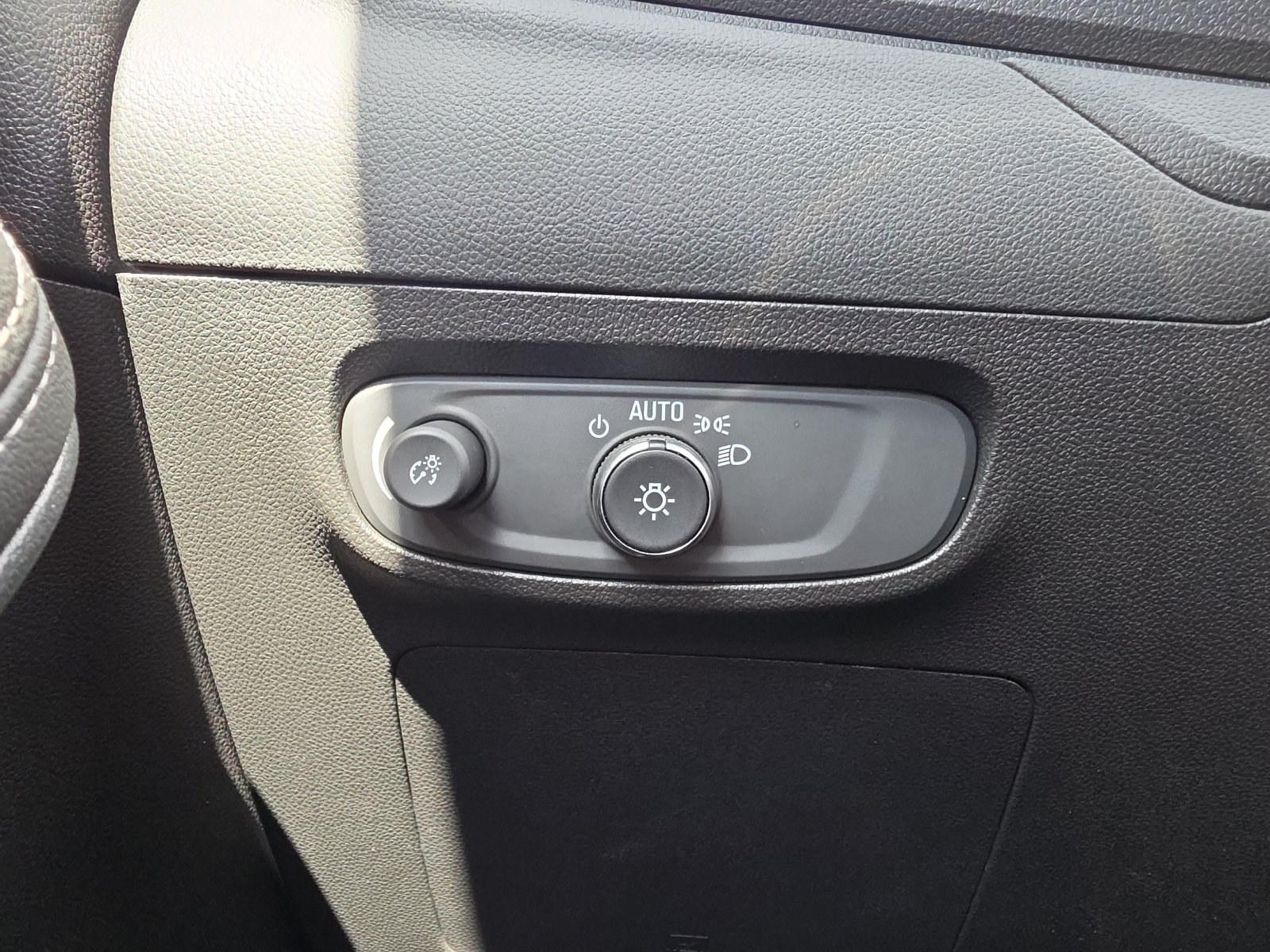 Used 2024 Buick Encore GX Sport Touring FWD image 19