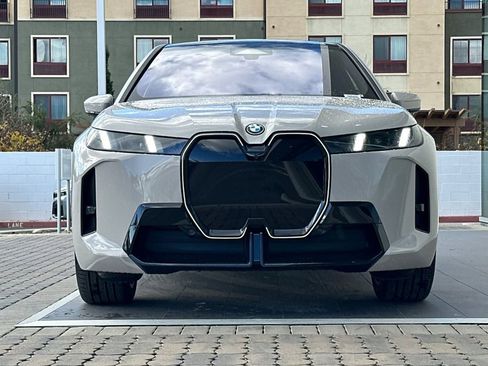 New 2026 BMW iX xDrive60 w/ M Sport Package AWD/4WD image 8