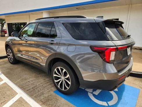 Used 2025 Ford Explorer ST-Line AWD/4WD image 3