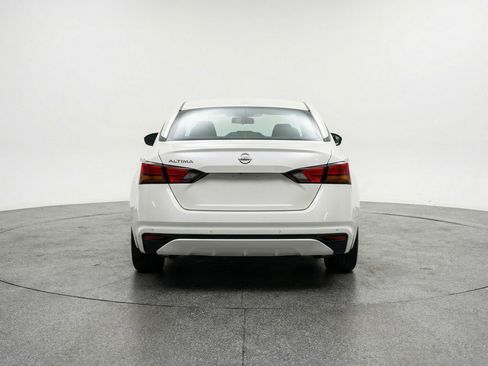 Used 2025 Nissan Altima 2.5 SV FWD image 7