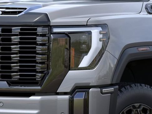 Used 2026 GMC Sierra 2500 Denali Ultimate w/ LPO, Black Badging Package AWD/4WD image 10