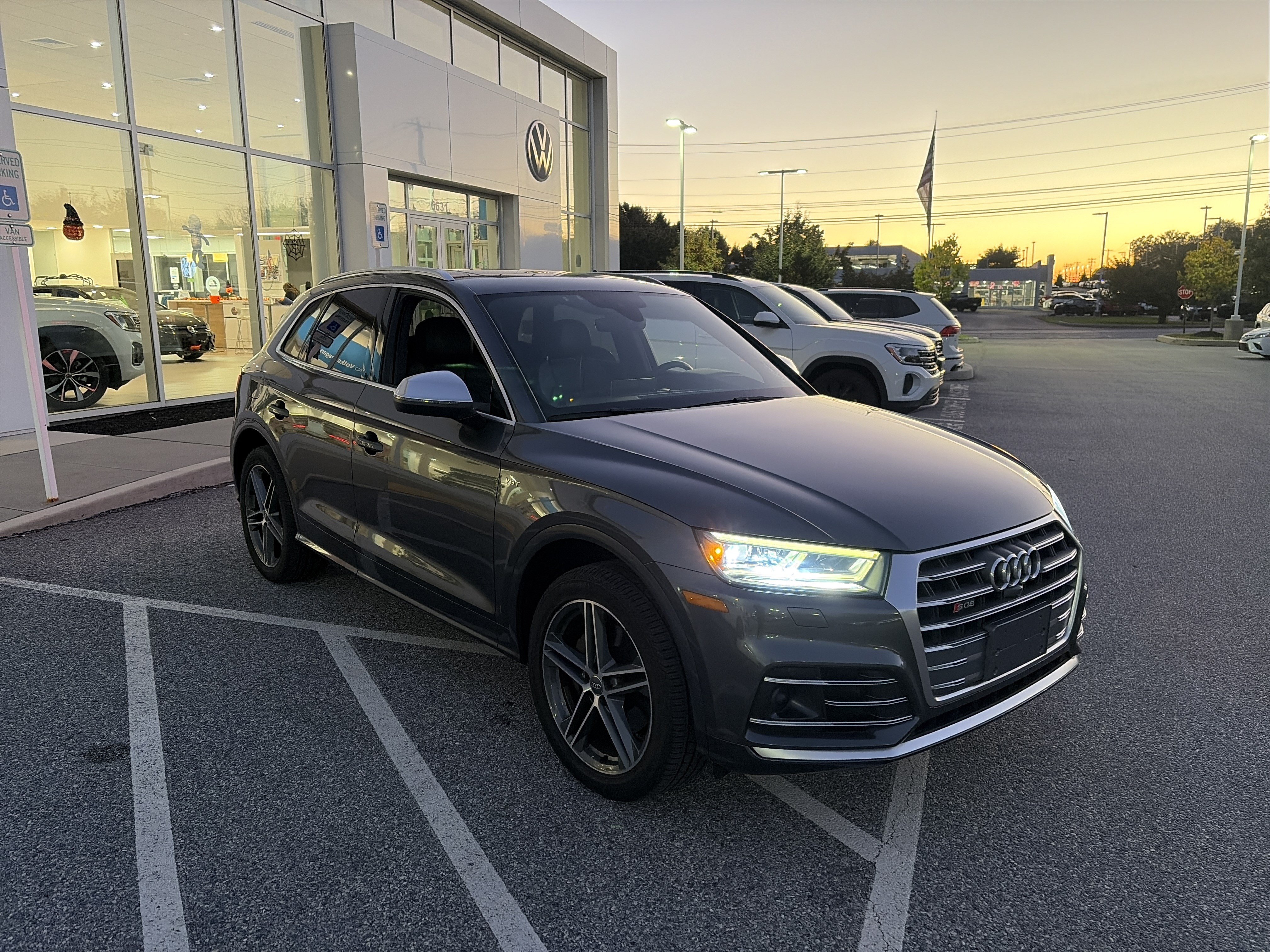 Used 2018 Audi SQ5 Prestige w/ Prestige Package AWD/4WD image 3