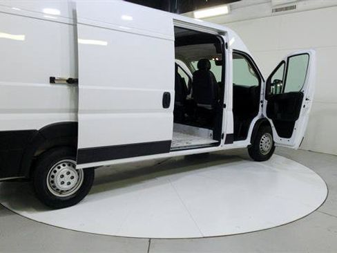 Used 2025 RAM ProMaster 2500 w/ Convenience Group FWD image 13