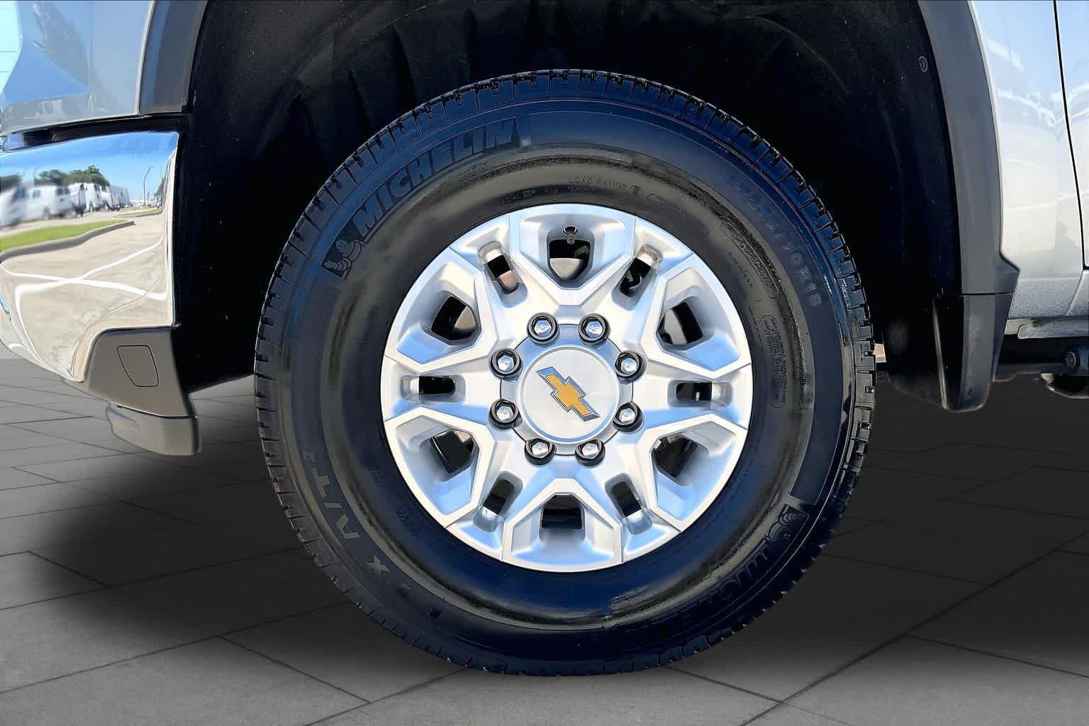 Used 2025 Chevrolet Silverado 3500 LT w/ Texas Edition AWD/4WD image 11