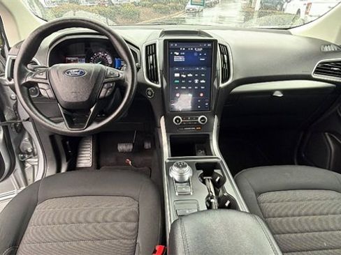 Used 2022 Ford Edge SE w/ Black Appearance Package image 18