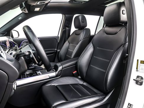 Used 2025 Mercedes-Benz GLB 35 AMG 4MATIC image 18