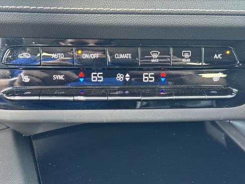 Used 2021 Buick Envision Essence w/ Sport Touring Package FWD image 34