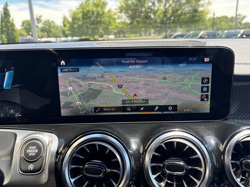 Used 2022 Mercedes-Benz GLB 35 AMG 4MATIC image 15