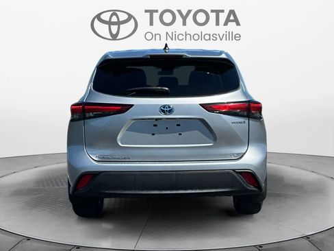 Used 2023 Toyota Highlander LE AWD/4WD image 5