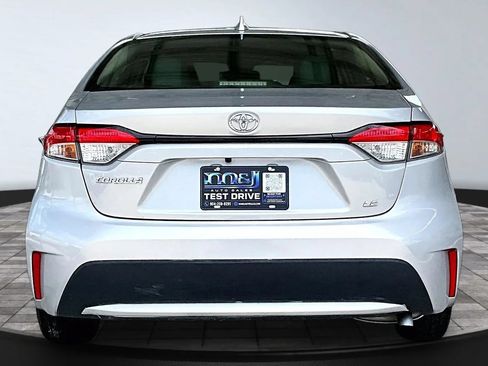 Used 2021 Toyota Corolla LE w/ Carpet Mat Package (TMS) FWD image 5
