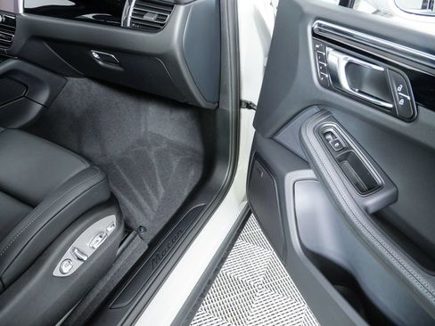 New 2026 Porsche Macan AWD/4WD image 27