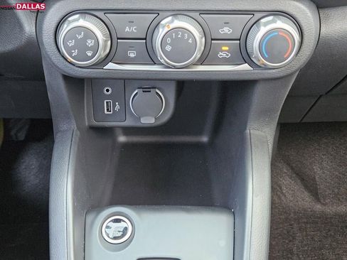 New 2025 Nissan Kicks Play S image 15