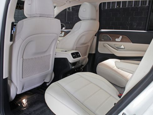 Used 2022 Mercedes-Benz GLS 450 4MATIC image 42