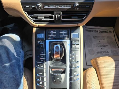 Used 2021 Porsche Macan AWD/4WD image 8