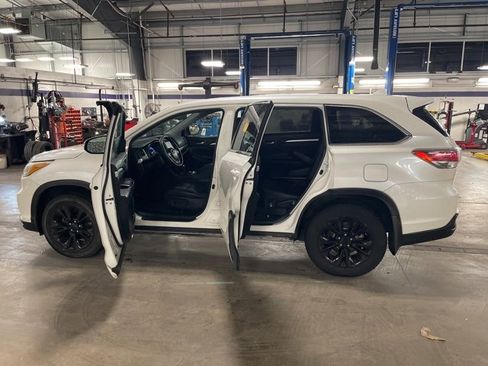 Used 2015 Toyota Highlander XLE image 15