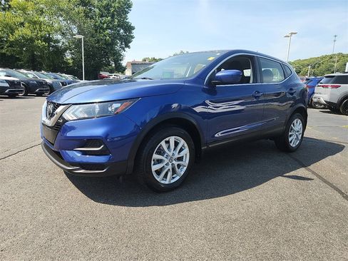 Used 2022 Nissan Rogue Sport S image 3