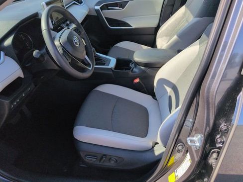 Used 2025 Toyota RAV4 XLE w/ Convenience Package FWD image 14