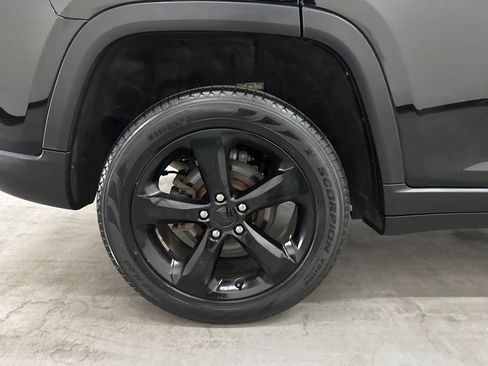 Used 2023 Jeep Grand Cherokee Limited w/ Black Appearance Package AWD/4WD image 60