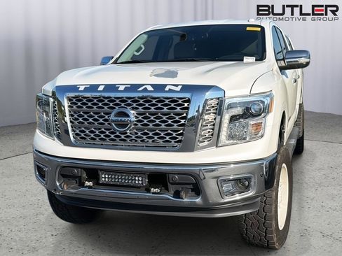 Used 2018 Nissan Titan SL AWD/4WD image 3