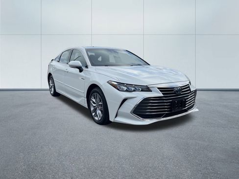 Certified 2021 Toyota Avalon XLE w/ Moonroof Package image 4