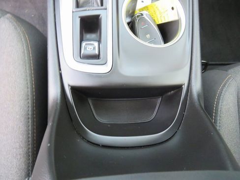 Used 2021 Chevrolet Equinox LT image 22