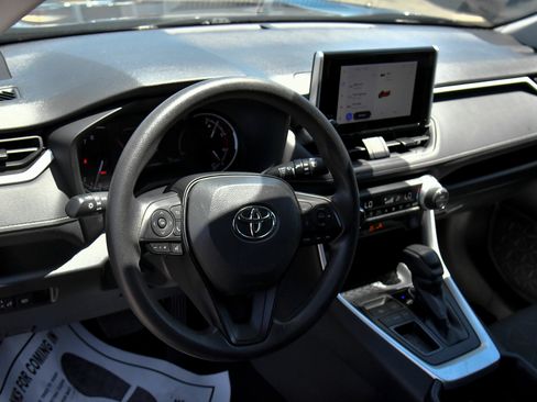 Used 2024 Toyota RAV4 XLE FWD image 16