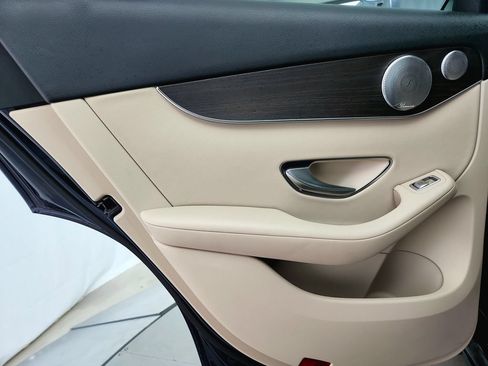 Used 2019 Mercedes-Benz GLC 350e 4MATIC image 30