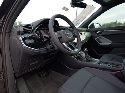 New 2025 Audi Q3 2.0T Premium image 8
