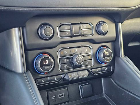 Used 2023 Chevrolet Suburban Z71 w/ Luxury Package image 29