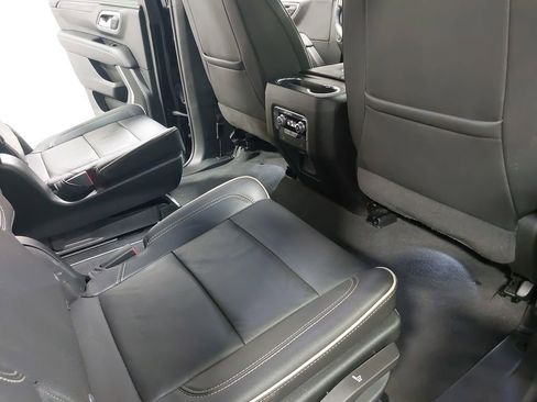 Used 2022 GMC Yukon SLT w/ SLT Luxury Package image 11