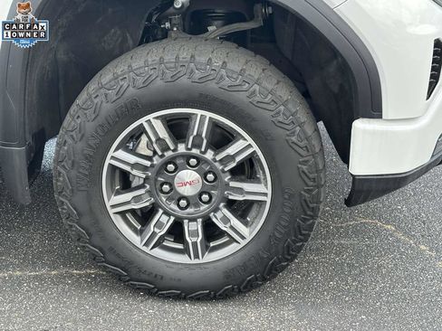Used 2024 GMC Sierra 1500 AT4 w/ Technology Package AWD/4WD image 7